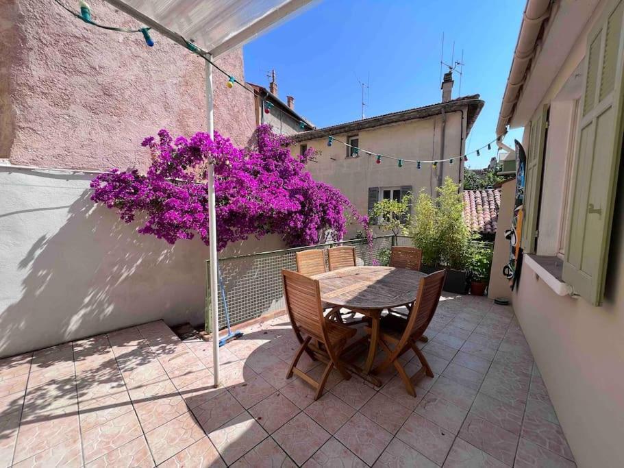 Maison Dans Les Rues Pietonnes Du Vieux Hyeres Exterior photo